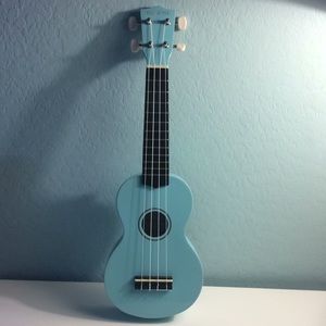 LIGHT BLUE UKULELE